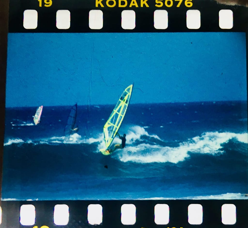 Windsurfing Maui, powerful waves and a nice breeze