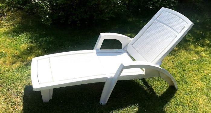 Plastics pollution from summer relaxing